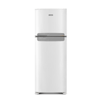 Foto frontal da geladeira Continental frost free duplex branca, modelo TC56 com puxador na cor prata horizontal embutido entre as portas da geladeira e do freezer.