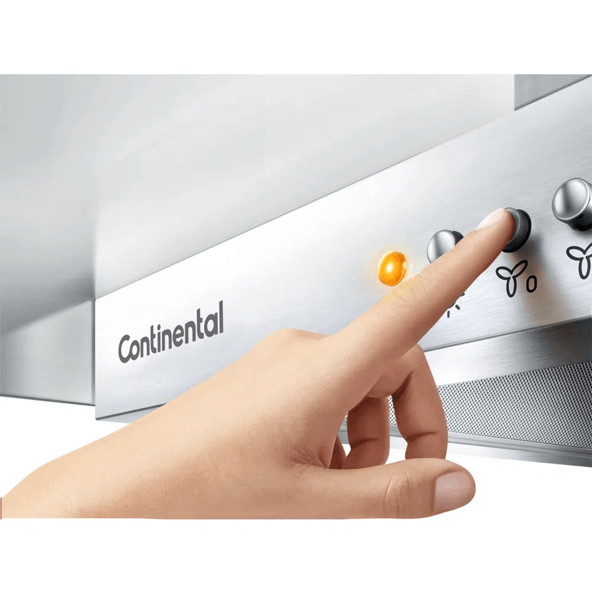 -Foto-em-close-de-uma-mao-feminina-apertando-o-botao-da-velocidade-0-da-coifa-de-parede-Continental-com-acabamento-em-inox-e-vidro-e-luzes-embutidas-modelo-CC9VX.