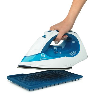 Ferro_a_Vapor_SteamLine_com_apoio_de_silicone_SIV12_Detalhe1