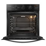 Foto frontal do forno elétrico de embutir da Continental com grill e timer, na cor preta, modelo OC8EP, com a porta aberta. Ele tem uma prateleira removível e regulável em cinco alturas diferentes, e uma bandeja coletora de gordura.