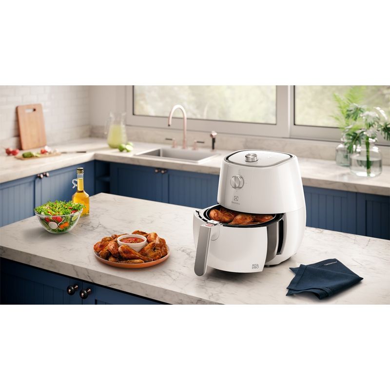 AirFryer_EAF11_Environment_Electrolux_portuguese-detalhe7