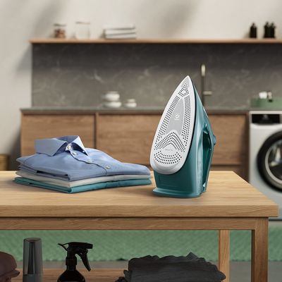 Steam_Iron_ESI80_PineGreen_Stand_Electrolux_1000x1000-7