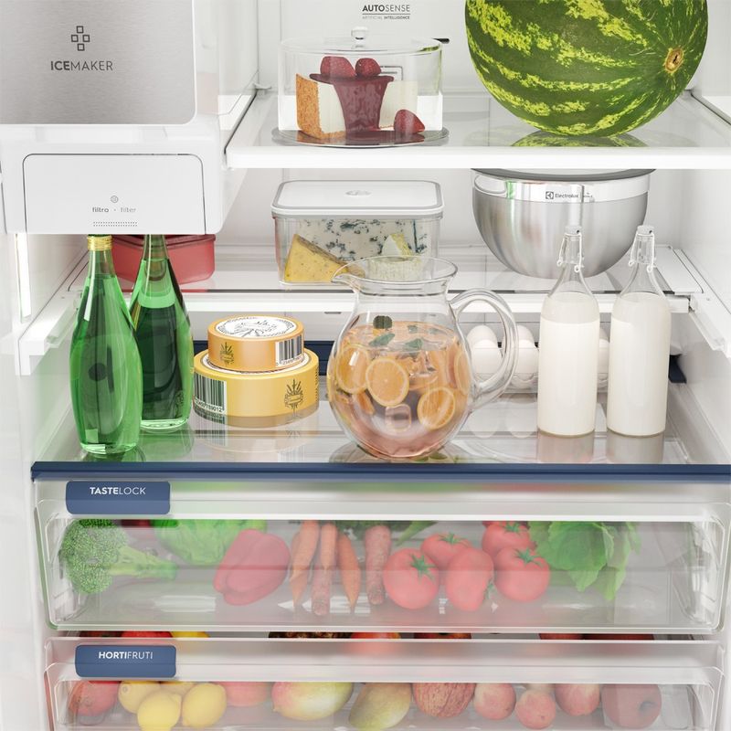 Refrigerator_Retractable-Shelf_Electrolux_Portuguese
