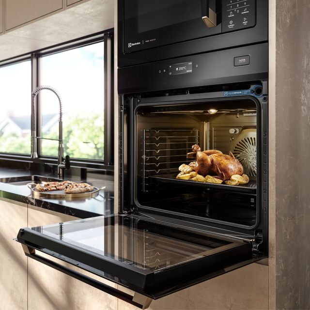 Forno de Embutir Elétrico Electrolux 80L Expert Pro Series com
