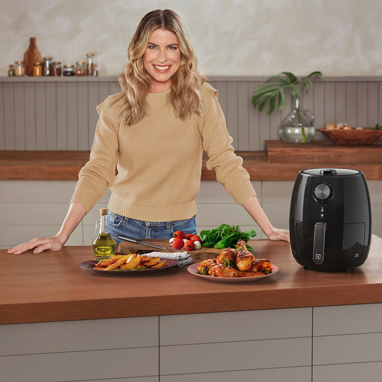 Air Fryer Electrolux 3,2L Preta Efficient 1400W por Rita Lobo (EAF10)