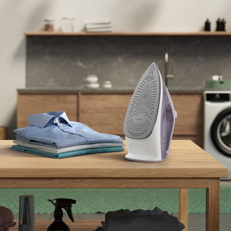 e1_e1_Steam_Iron_ESI50_Stand_Electrolux_1000x1000-1000x1000