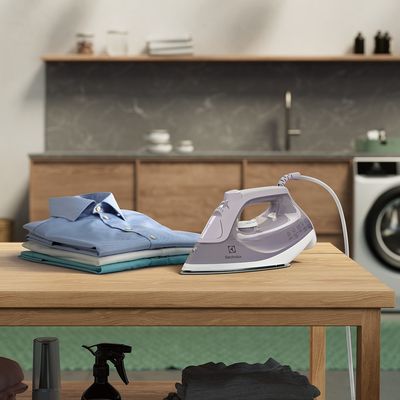 5b_5b_Steam_Iron_ESI50_Perspective_C_Electrolux_1000x1000-1000x1000