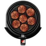 Airfryer_EAF10_BasketTopView_Burger_Site_Electrolux_portuguese-1000x1000