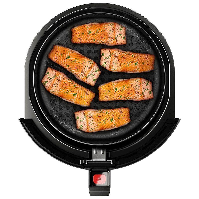 Airfryer_EAF10_BasketTopView_Salmon_Site_Electrolux_portuguese-1000x1000