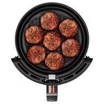 Airfryer_EAF15_BasketTopView_Burger_Site_Electrolux_portuguese-1000x1000