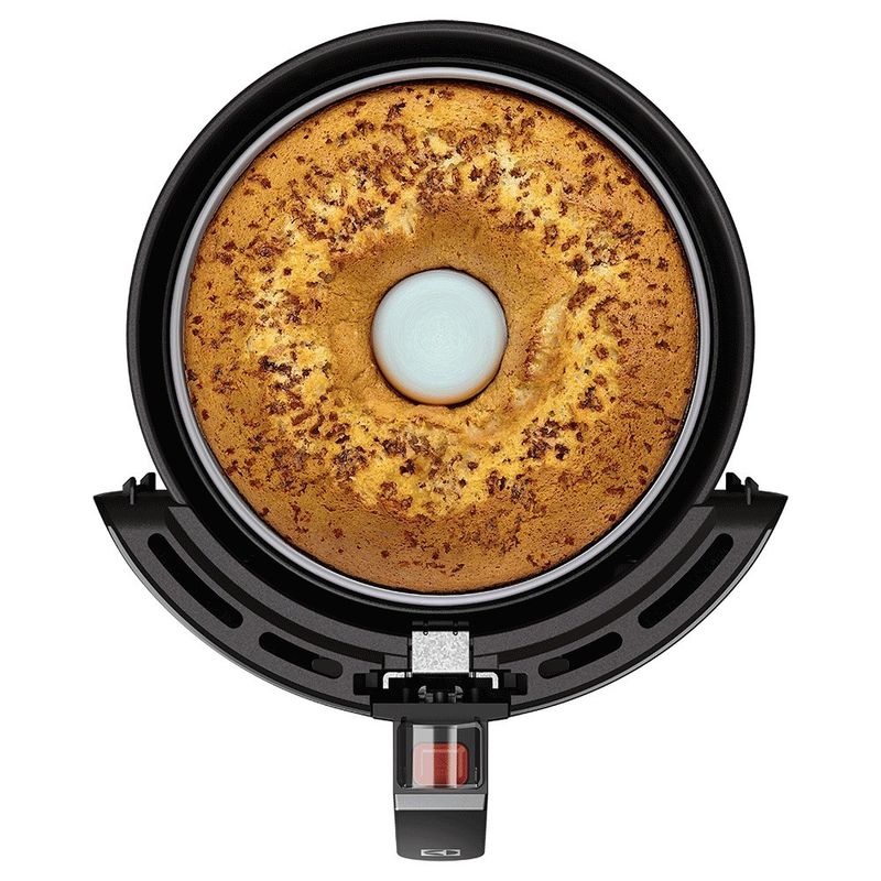 Airfryer_EAF15_BasketTopView_Cake_Site_Electrolux_portuguese-1000x1000