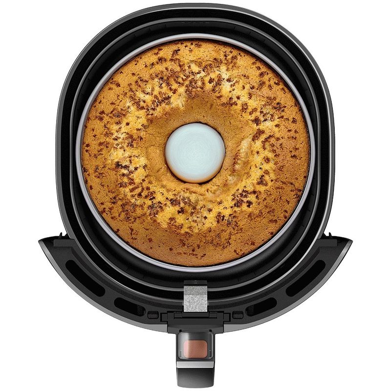 Airfryer_EAF50_BasketTopView_Cake_Print_Electrolux_portuguese-1000x1000