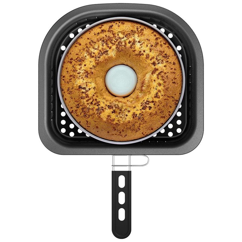 Airfryer_EAF90_BasketTopView_Cake_Site_Electrolux_portuguese-1000x1000