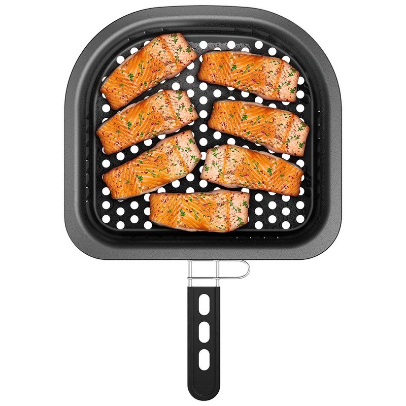 Airfryer_EAF90_BasketTopView_Salmon_Site_Electrolux_portuguese-1000x1000