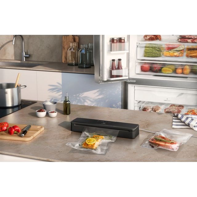Seladora à vácuo Electrolux portátil Cinza Silenciosa 110V