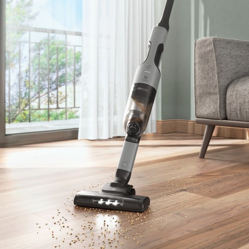 Vacuum_Cleaner_ERG018_LivingRoom_Close_Electrolux-1000x1000