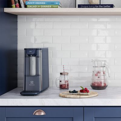 Water_Purifier_PE12A_Kitchen_Detail_Electrolux_Portuguese