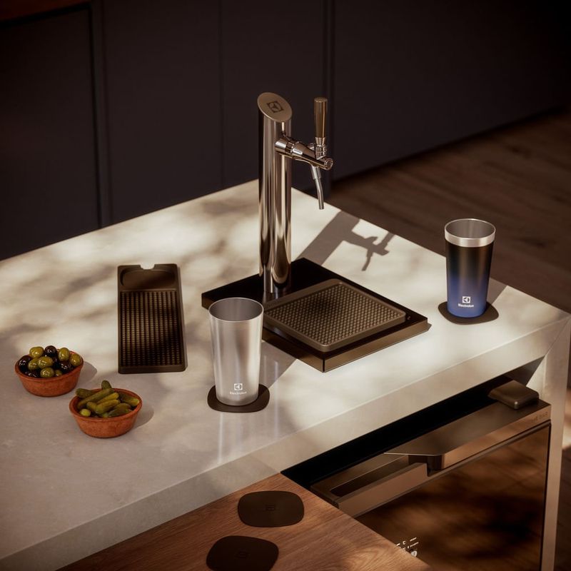 Draft_Bear_Feature_Cup_Holder_Electrolux_Portuguese-1000x1000.jpg