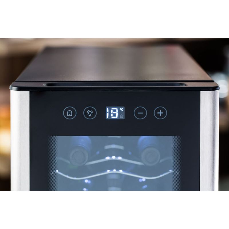 ACB08Adega-climatizada-08-garrafas-Electrolux-pretaPainel03-5760x3840