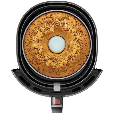 Airfryer_EAF50_BasketTopView_Cake_Print_Electrolux_portuguese-1000x1000