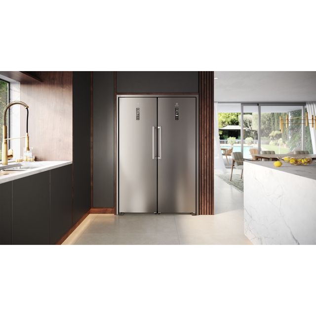 Conheça a Geladeira com Porta Reversível (RTI4S) | Electrolux