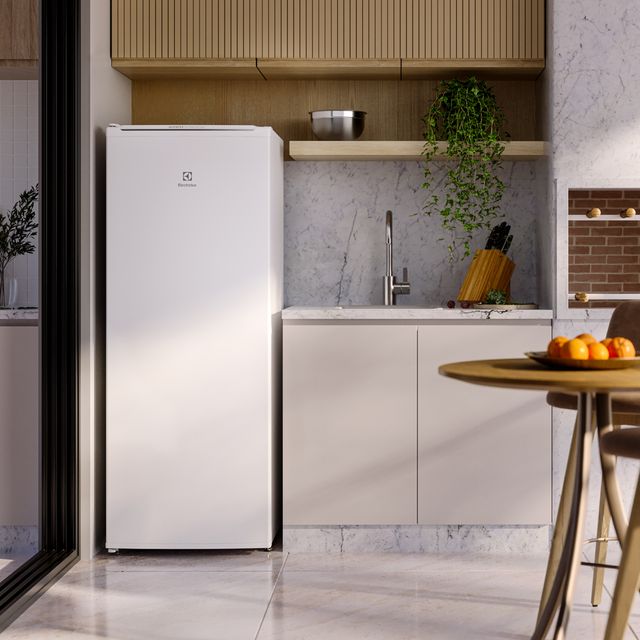 Freezer Vertical Electrolux Cycle Defrost 212L Inverter Uma Porta