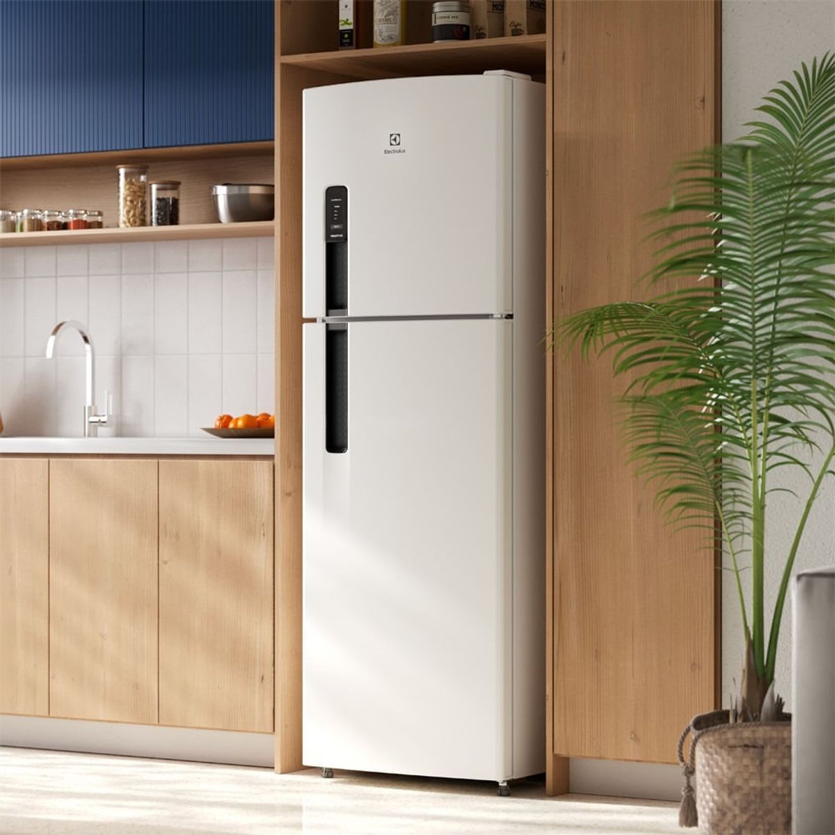 Refrigerator_TF44_Environment_Square_Electrolux_Portuguese-1000x1000_2