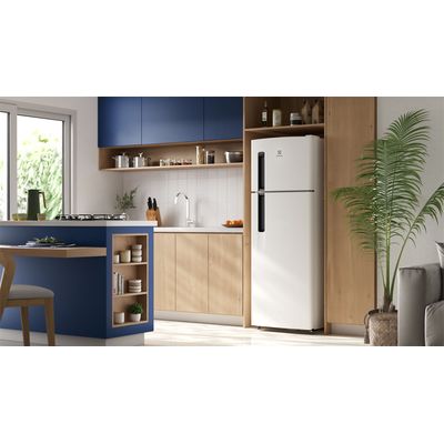 Refrigerator_TF38_Electrolux_Environment_Portuguese-1000x563.raw