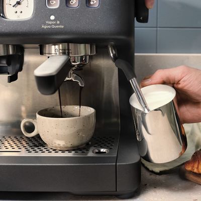 Maquina_Cafe_ECM90_Espumador_leite_Electrolux_Portuguese_-1000x1000