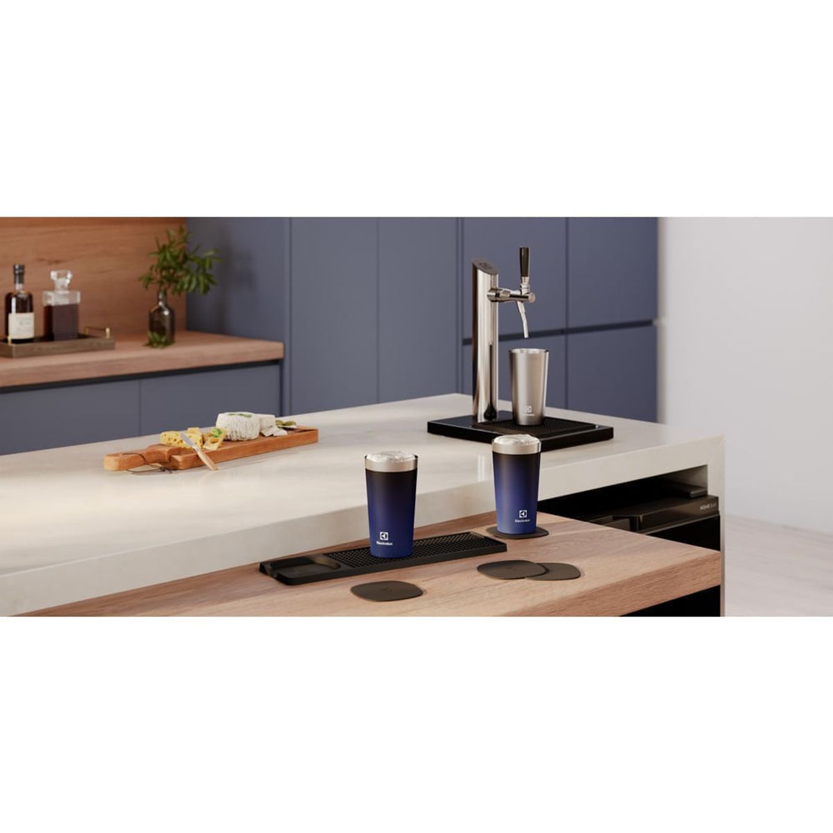 Draft_Bear_Feature_Cup_Holder_Electrolux_Portuguese_-1000x1000.jpg