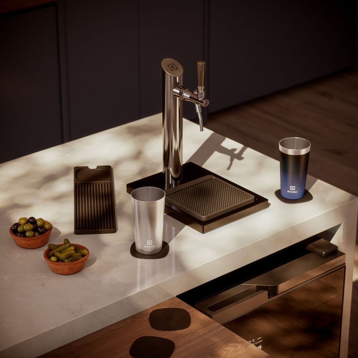 Draft_Bear_Feature_Cup_Holder_Electrolux_Portuguese-1000x1000.jpg