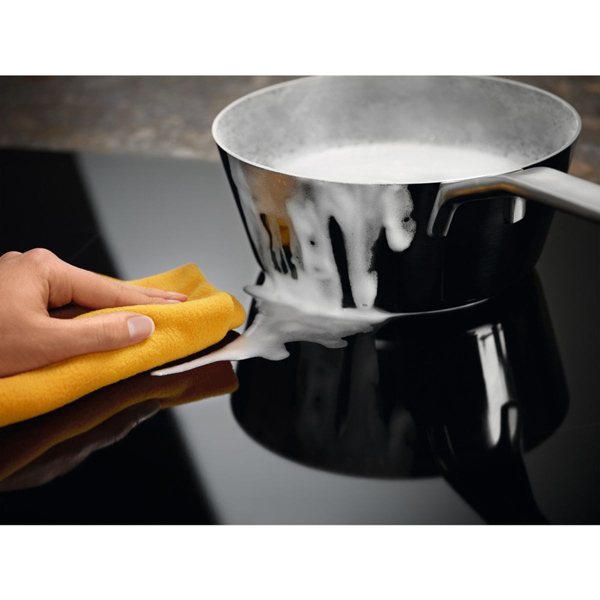 Cooktop_IE4DS_Cleaning_Electrolux_Portuguese-1000x1000