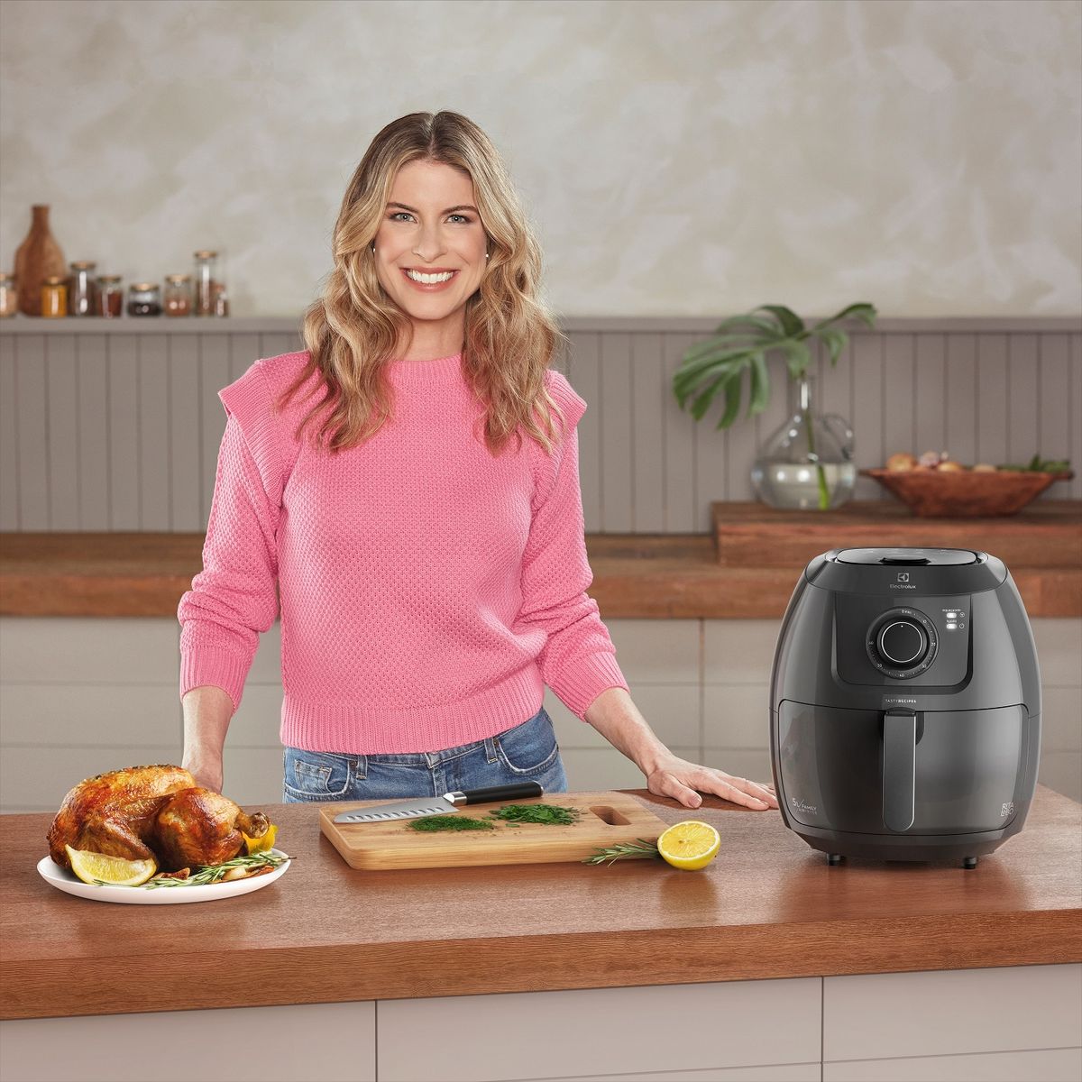 Airfryer_EAF50_RitaLobo_B_Electrolux_Portuguese