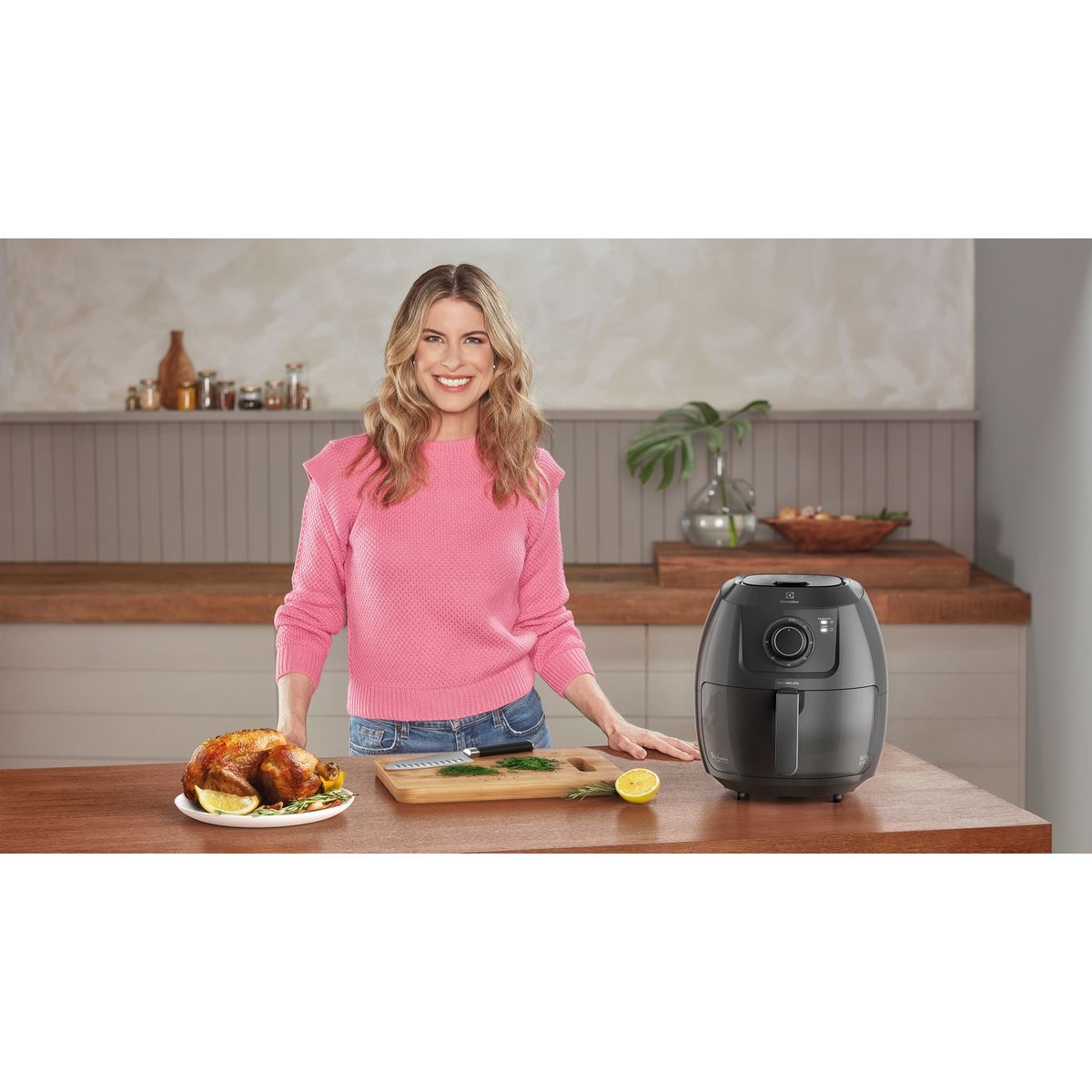 Airfryer_EAF50_RitaLobo_Electrolux_Portuguese