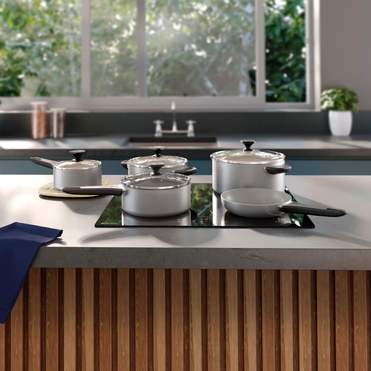 Ceramic-Coating_ECPA51_Environment_No-Food_Square_Electrolux_Portuguese-1000x1000