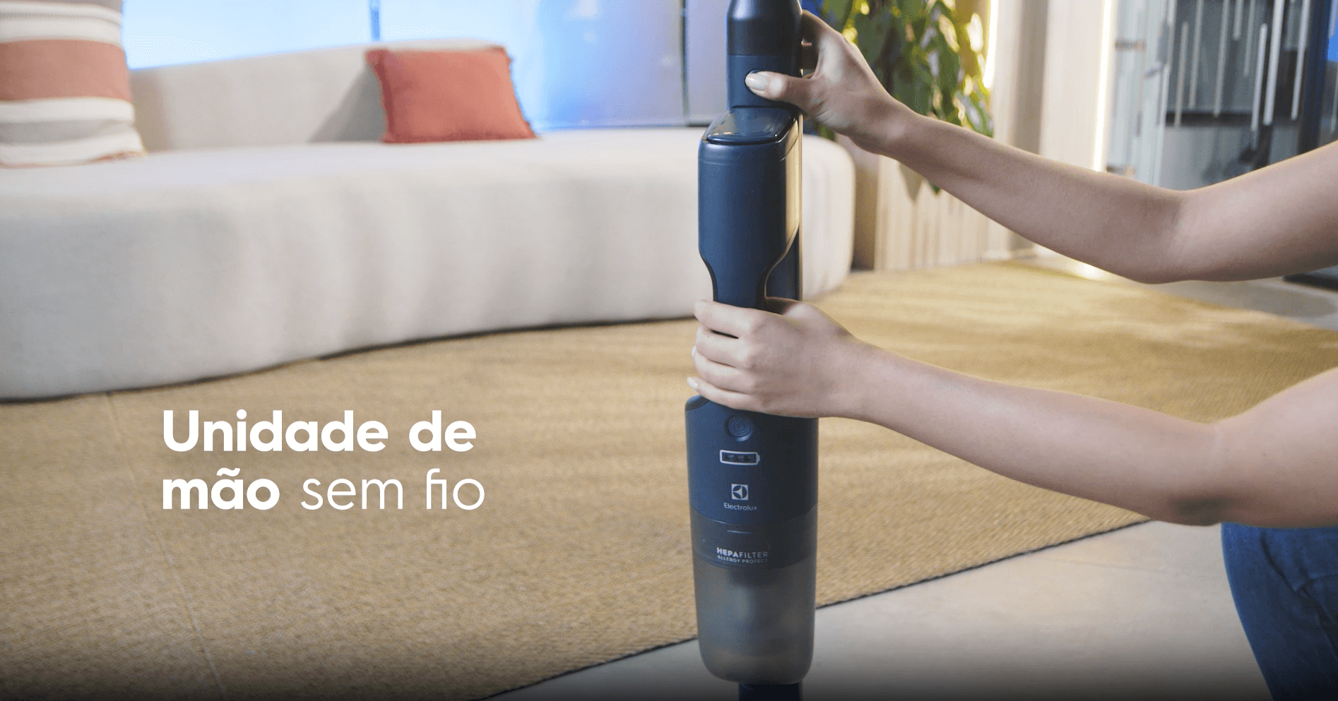 Aspirador de Pó Vertical Sem Fio Electrolux Ergorápido 2 em 1 Cyclonic Power até 30 min Azul (ERG019)