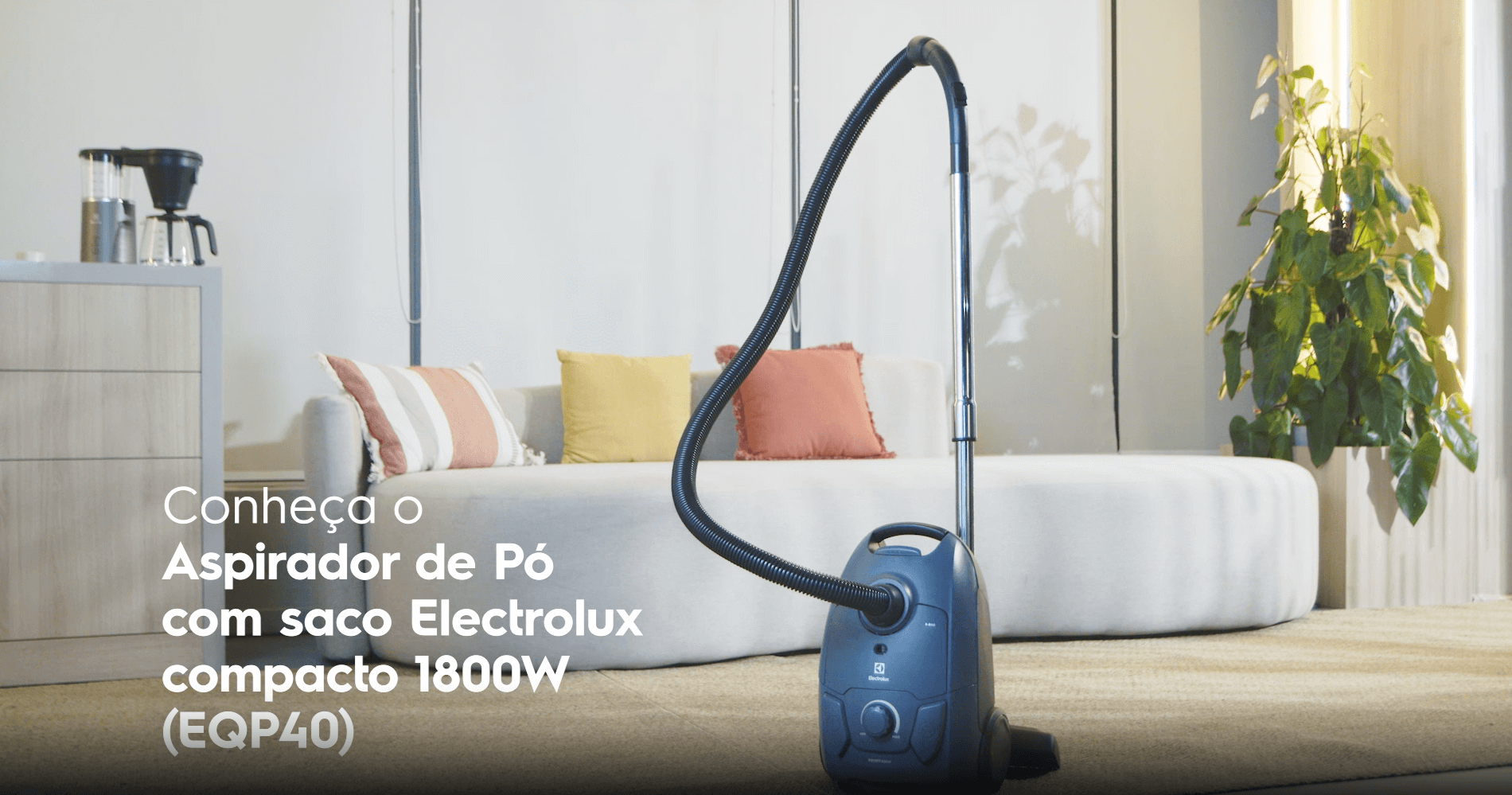Aspirador de Pó com Saco Electrolux 1800W Compacto Experience Filtro HEPA Azul (EQP40)